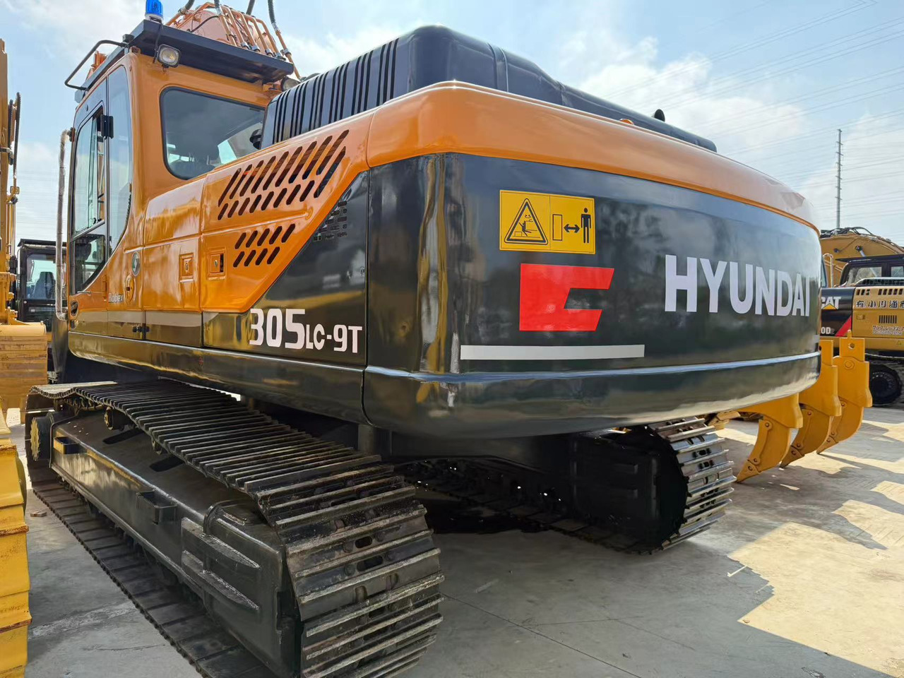 HYUNDAI R305LC-9T - Гусеничний екскаватор: фото 3 HYUNDAI R305LC-9T - Гусеничний екскаватор: фото 3