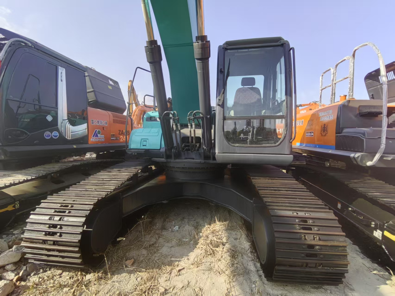 KOBELCO SK210-8 - Міні-екскаватор: фото 2 KOBELCO SK210-8 - Міні-екскаватор: фото 2