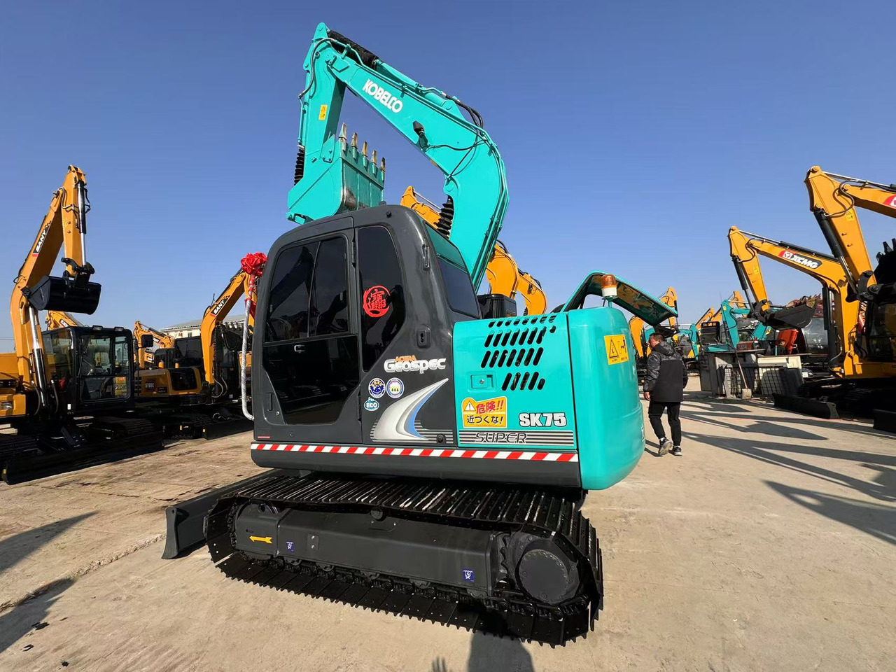 KOBELCO SK75 - Міні-екскаватор: фото 2 KOBELCO SK75 - Міні-екскаватор: фото 2