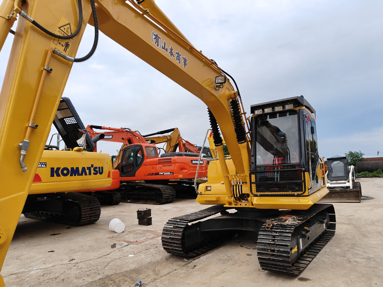 KOMATSU PC130-7 - Гусеничний екскаватор: фото 4 KOMATSU PC130-7 - Гусеничний екскаватор: фото 4