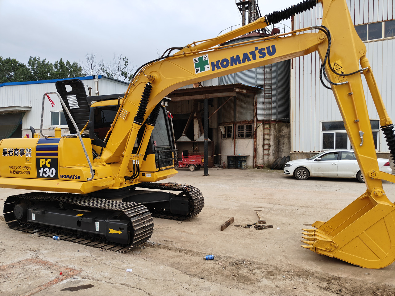 KOMATSU PC130-7 - Гусеничний екскаватор: фото 1 KOMATSU PC130-7 - Гусеничний екскаватор: фото 1
