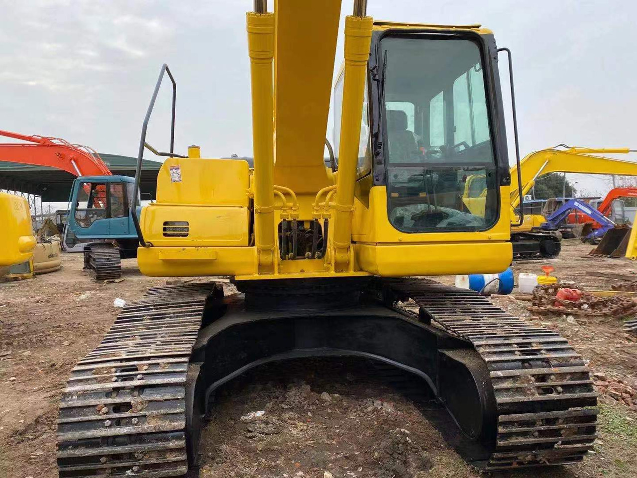 KOMATSU PC200-7 - Гусеничний екскаватор: фото 3 KOMATSU PC200-7 - Гусеничний екскаватор: фото 3