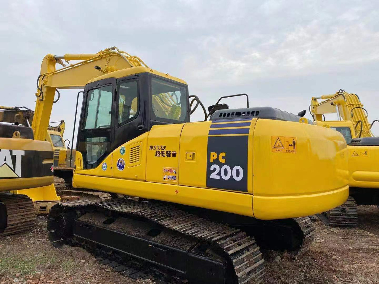 KOMATSU PC200-7 - Гусеничний екскаватор: фото 2 KOMATSU PC200-7 - Гусеничний екскаватор: фото 2