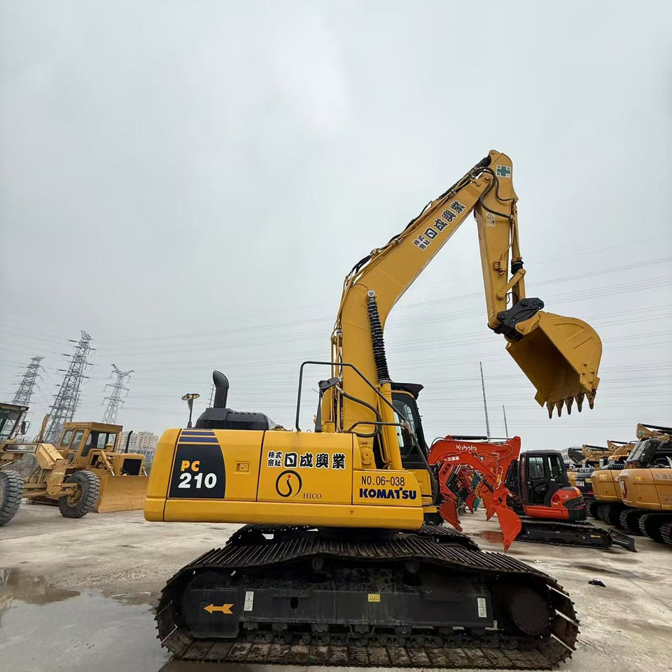 KOMATSU PC210-8 - Гусеничний екскаватор: фото 2 KOMATSU PC210-8 - Гусеничний екскаватор: фото 2