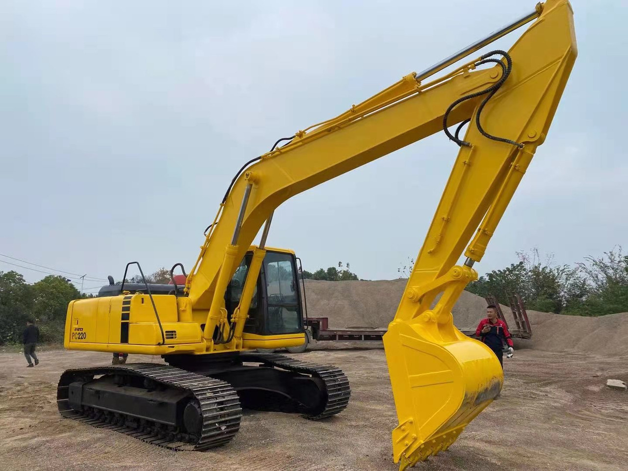KOMATSU PC220-6 - Гусеничний екскаватор: фото 4 KOMATSU PC220-6 - Гусеничний екскаватор: фото 4