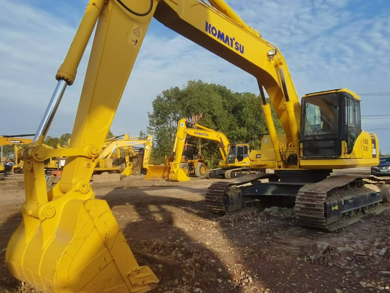 KOMATSU PC300-7 - Гусеничний екскаватор: фото 1 KOMATSU PC300-7 - Гусеничний екскаватор: фото 1