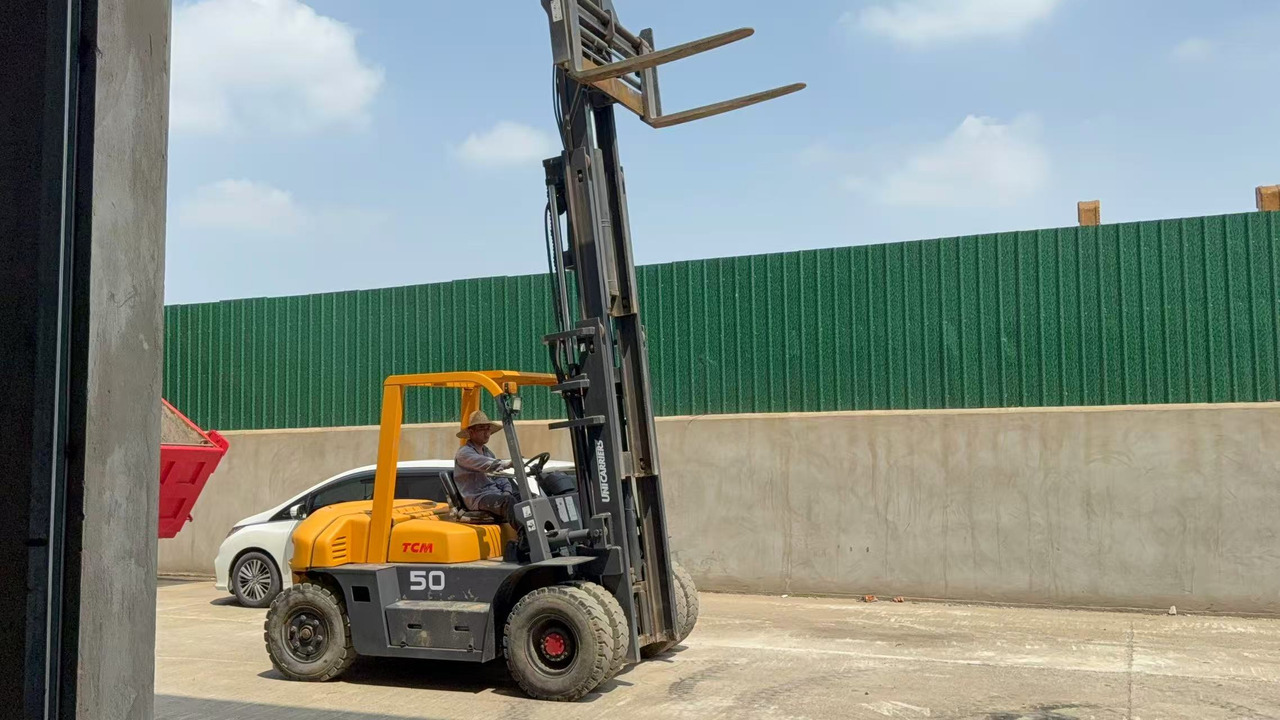 TCM FD50 - Дизельний навантажувач: фото 1 TCM FD50 - Дизельний навантажувач: фото 1