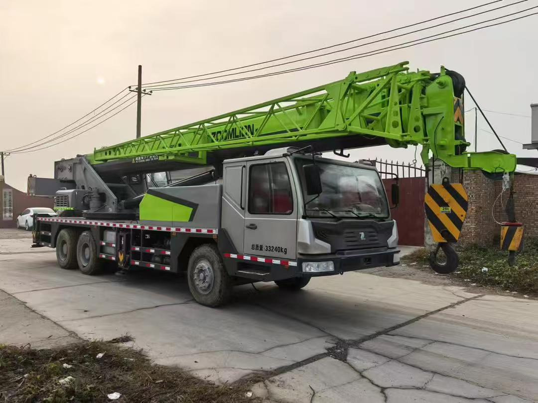 ZOOMLION ZTC250 - Автокран: фото 2 ZOOMLION ZTC250 - Автокран: фото 2