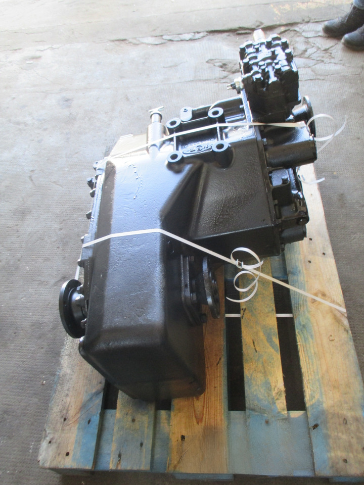 R24346-8 Clark Hurth - Коробка передач в категорії Будівельна техніка: фото 2 R24346-8 Clark Hurth - Коробка передач в категорії Будівельна техніка: фото 2