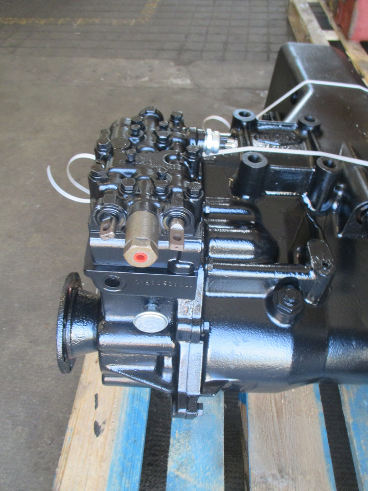 R24346-8 Clark Hurth - Коробка передач в категорії Будівельна техніка: фото 4 R24346-8 Clark Hurth - Коробка передач в категорії Будівельна техніка: фото 4