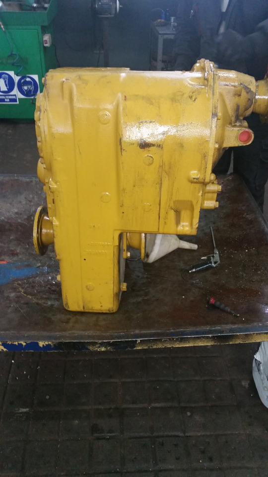 Skrzynia biegów Clark R28000 do Clark R24000, R28000, R32000, R34000, R36000 - Коробка передач в категорії Будівельна техніка: фото 1 Skrzynia biegów Clark R28000 do Clark R24000, R28000, R32000, R34000, R36000 - Коробка передач в категорії Будівельна техніка: фото 1