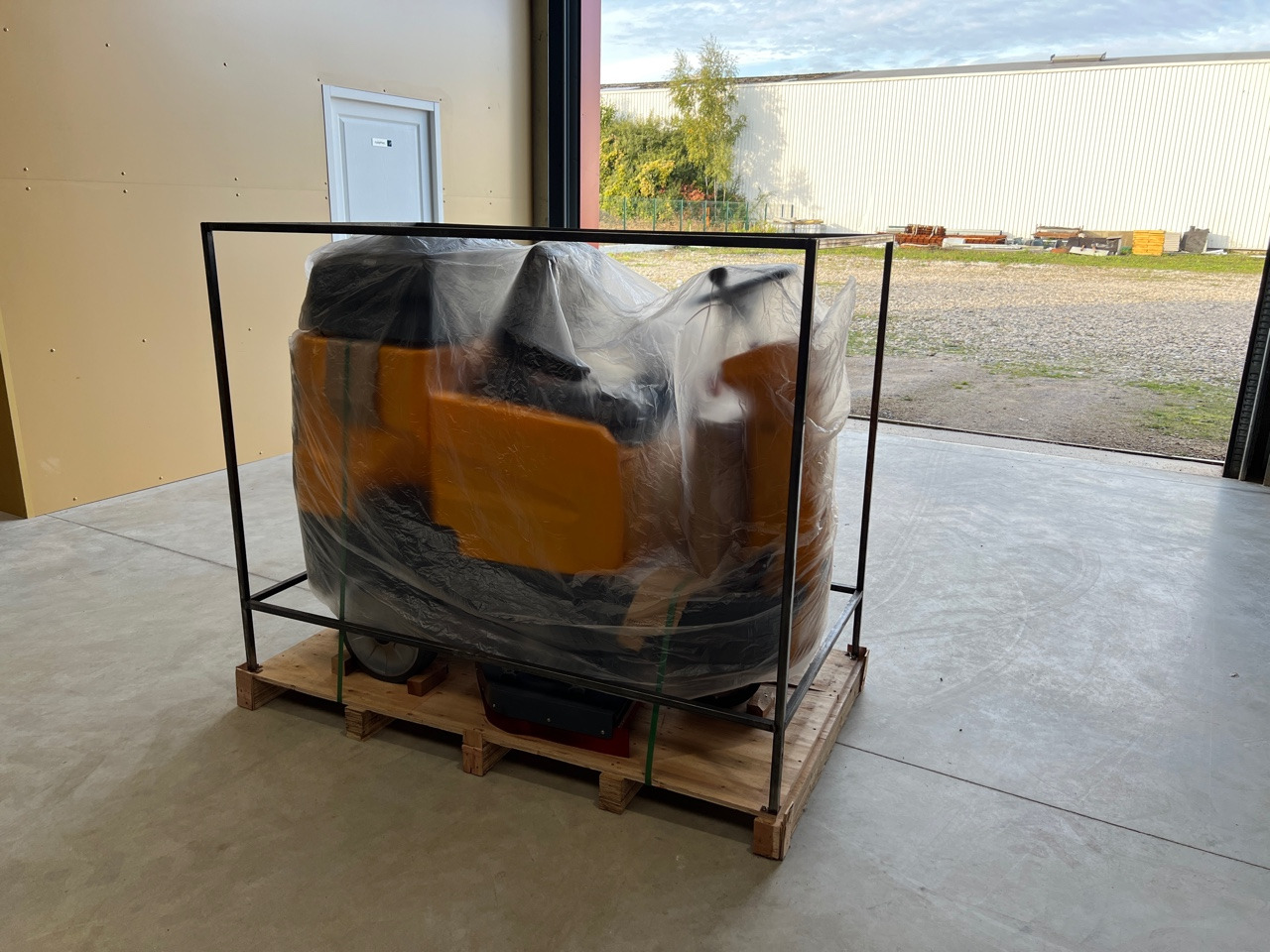 HIPPO AR-X9 - Підмітально-прибиральна машина: фото 4 HIPPO AR-X9 - Підмітально-прибиральна машина: фото 4