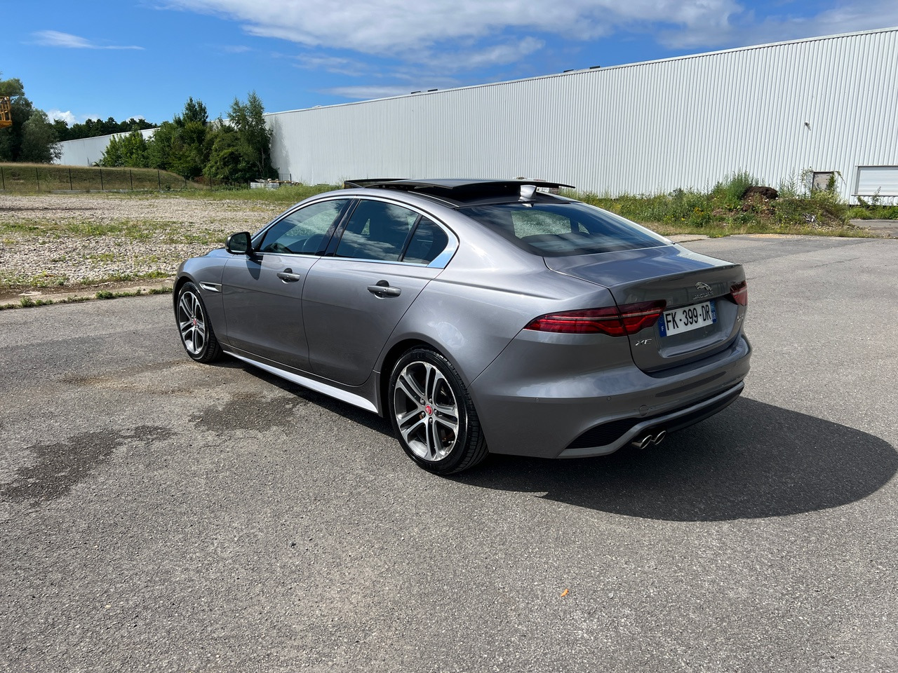 JAGUAR XE 20MY SE R-DYN. 2.0L D 180 BVA8 Cockpit PANO - Седан: фото 5 JAGUAR XE 20MY SE R-DYN. 2.0L D 180 BVA8 Cockpit PANO - Седан: фото 5