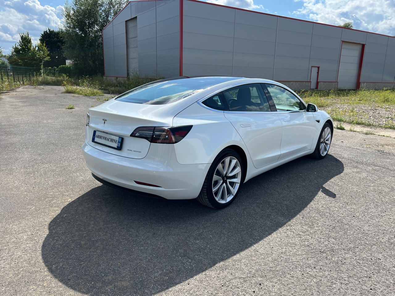 TESLA Model 3 Long Range Dual Motor FSD 3 Autopilot - Седан: фото 2 TESLA Model 3 Long Range Dual Motor FSD 3 Autopilot - Седан: фото 2