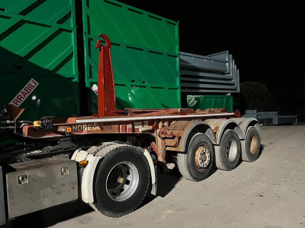 ANDREOLI SEMIRIMORCHIO ANDREOLI SCARRABILE - Причіп мультиліфт/ Бункеровоз: фото 1 ANDREOLI SEMIRIMORCHIO ANDREOLI SCARRABILE - Причіп мультиліфт/ Бункеровоз: фото 1