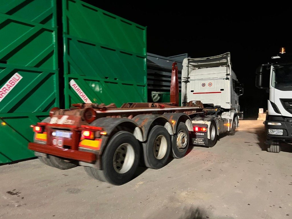 ANDREOLI SEMIRIMORCHIO ANDREOLI SCARRABILE - Причіп мультиліфт/ Бункеровоз: фото 5 ANDREOLI SEMIRIMORCHIO ANDREOLI SCARRABILE - Причіп мультиліфт/ Бункеровоз: фото 5