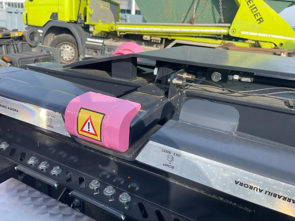 BLOCCAGGIO POSTERIORE ESTERNO - Кузов і екстер'єр в категорії Вантажівки: фото 3 BLOCCAGGIO POSTERIORE ESTERNO - Кузов і екстер'єр в категорії Вантажівки: фото 3