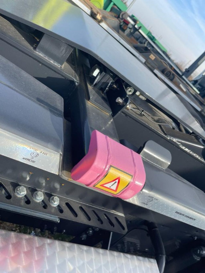 BLOCCAGGIO POSTERIORE ESTERNO - Кузов і екстер'єр в категорії Вантажівки: фото 4 BLOCCAGGIO POSTERIORE ESTERNO - Кузов і екстер'єр в категорії Вантажівки: фото 4