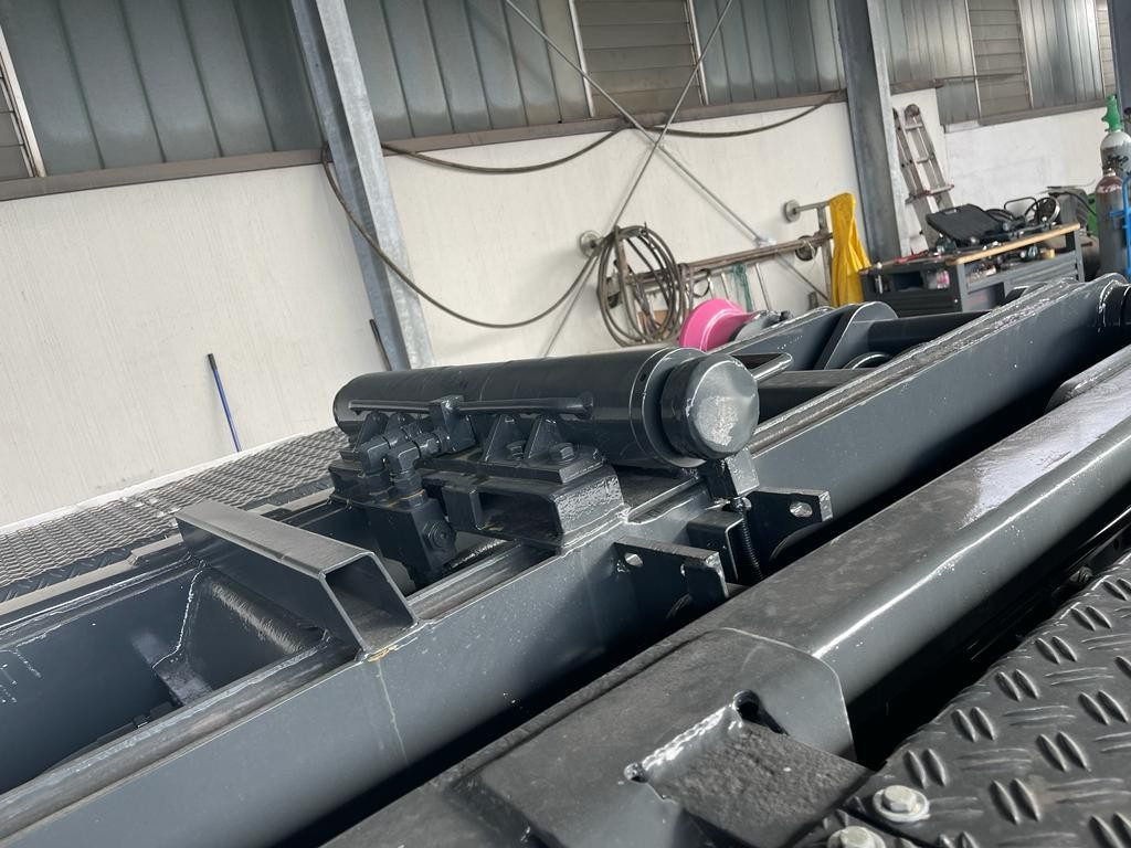 BLOCCAGGIO POSTERIORE INTERNO CON 2 PISTONI - Кузов і екстер'єр в категорії Вантажівки: фото 4 BLOCCAGGIO POSTERIORE INTERNO CON 2 PISTONI - Кузов і екстер'єр в категорії Вантажівки: фото 4