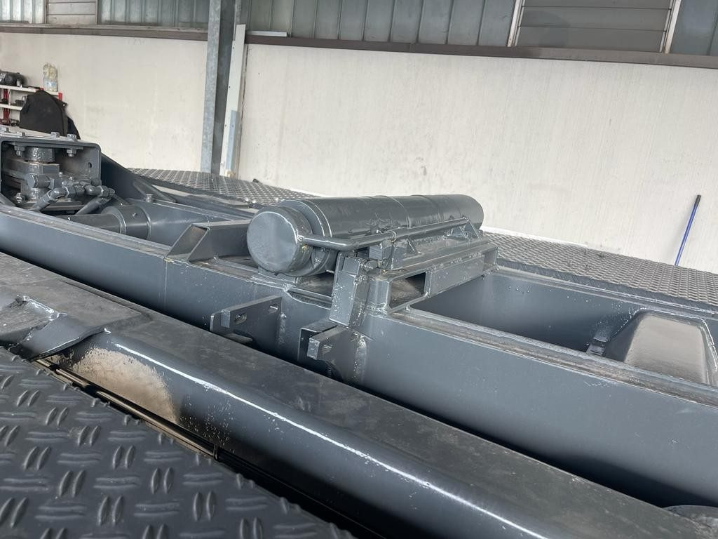 BLOCCAGGIO POSTERIORE INTERNO CON 2 PISTONI - Кузов і екстер'єр в категорії Вантажівки: фото 2 BLOCCAGGIO POSTERIORE INTERNO CON 2 PISTONI - Кузов і екстер'єр в категорії Вантажівки: фото 2