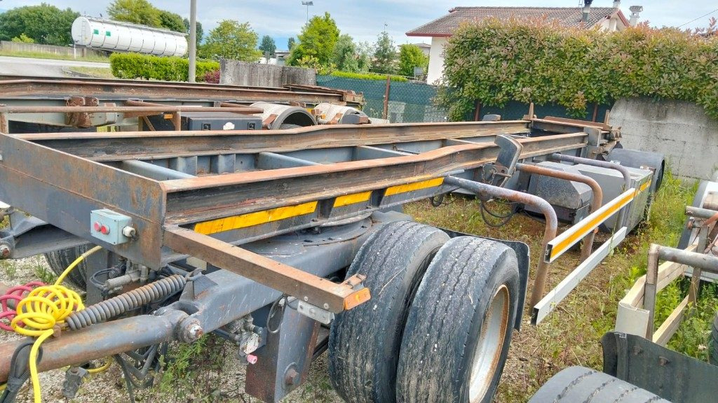 CARDI RIMORCHIO CARDI SCARRABILE PNEUMATICO - Причіп мультиліфт/ Бункеровоз: фото 2 CARDI RIMORCHIO CARDI SCARRABILE PNEUMATICO - Причіп мультиліфт/ Бункеровоз: фото 2