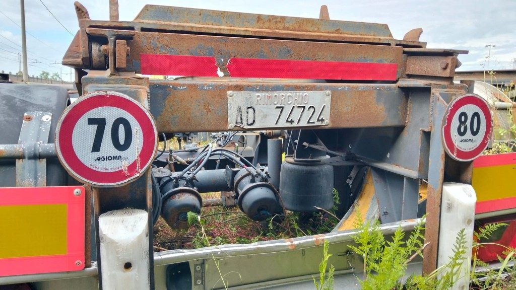 CARDI RIMORCHIO CARDI SCARRABILE PNEUMATICO - Причіп мультиліфт/ Бункеровоз: фото 4 CARDI RIMORCHIO CARDI SCARRABILE PNEUMATICO - Причіп мультиліфт/ Бункеровоз: фото 4