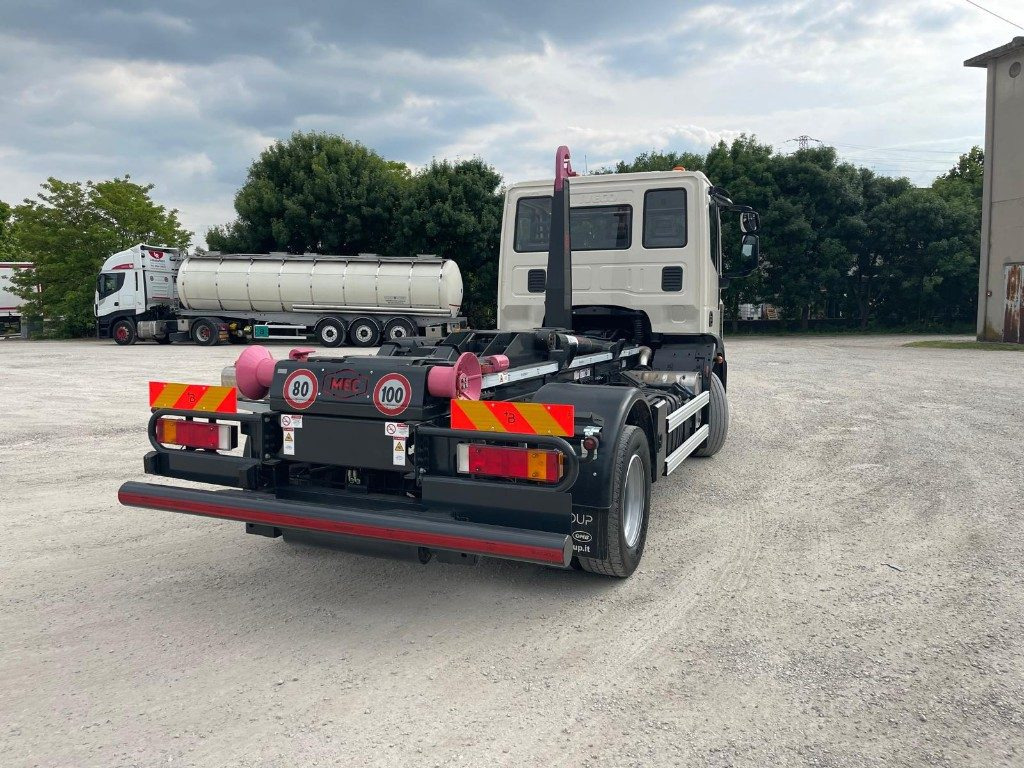 IVECO EUROCARGO 120E22 SCARRABILE - Гаковий мультиліфт вантажівка: фото 4 IVECO EUROCARGO 120E22 SCARRABILE - Гаковий мультиліфт вантажівка: фото 4