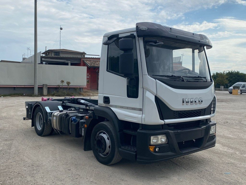IVECO EUROCARGO 120E25 SCARRABILE - Гаковий мультиліфт вантажівка: фото 2 IVECO EUROCARGO 120E25 SCARRABILE - Гаковий мультиліфт вантажівка: фото 2