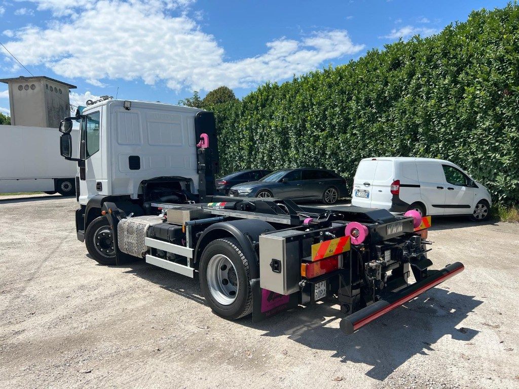 IVECO EUROCARGO 120E28 CON SCARRABILE NUOVO - Гаковий мультиліфт вантажівка: фото 3 IVECO EUROCARGO 120E28 CON SCARRABILE NUOVO - Гаковий мультиліфт вантажівка: фото 3
