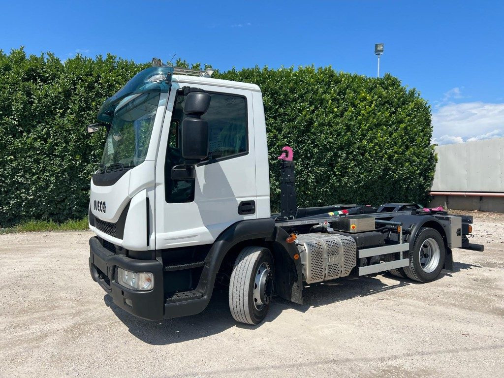 IVECO EUROCARGO 120E28 CON SCARRABILE NUOVO - Гаковий мультиліфт вантажівка: фото 1 IVECO EUROCARGO 120E28 CON SCARRABILE NUOVO - Гаковий мультиліфт вантажівка: фото 1