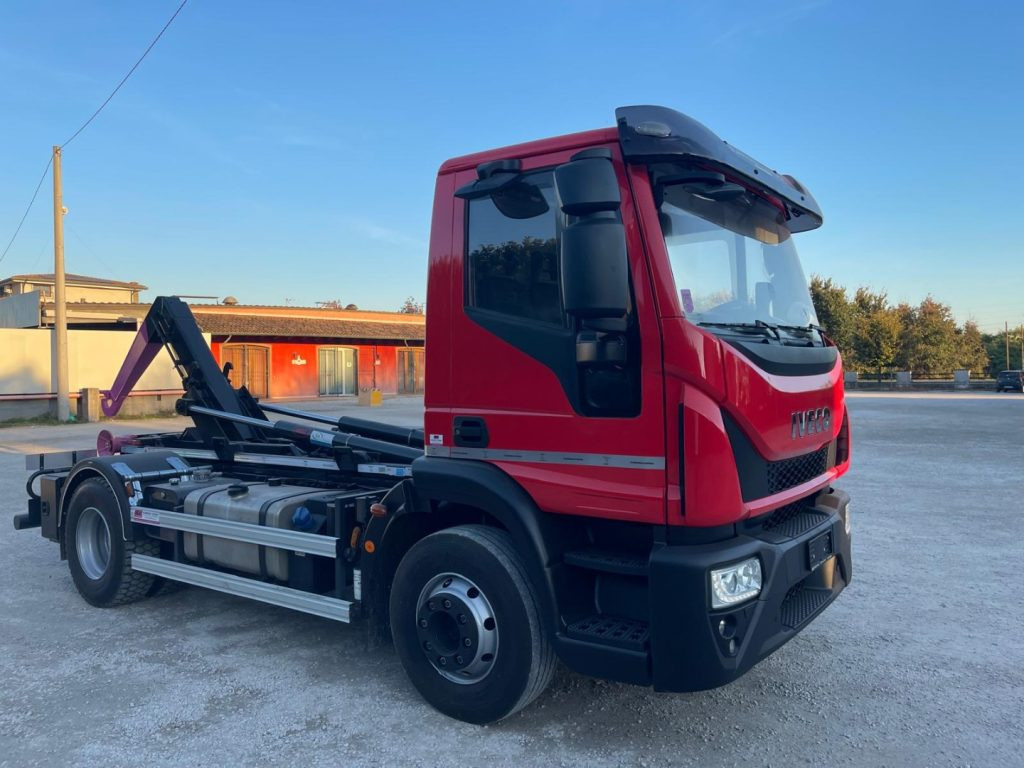 IVECO EUROCARGO 160E32 CON SCARRABILE NUOVO - Гаковий мультиліфт вантажівка: фото 2 IVECO EUROCARGO 160E32 CON SCARRABILE NUOVO - Гаковий мультиліфт вантажівка: фото 2