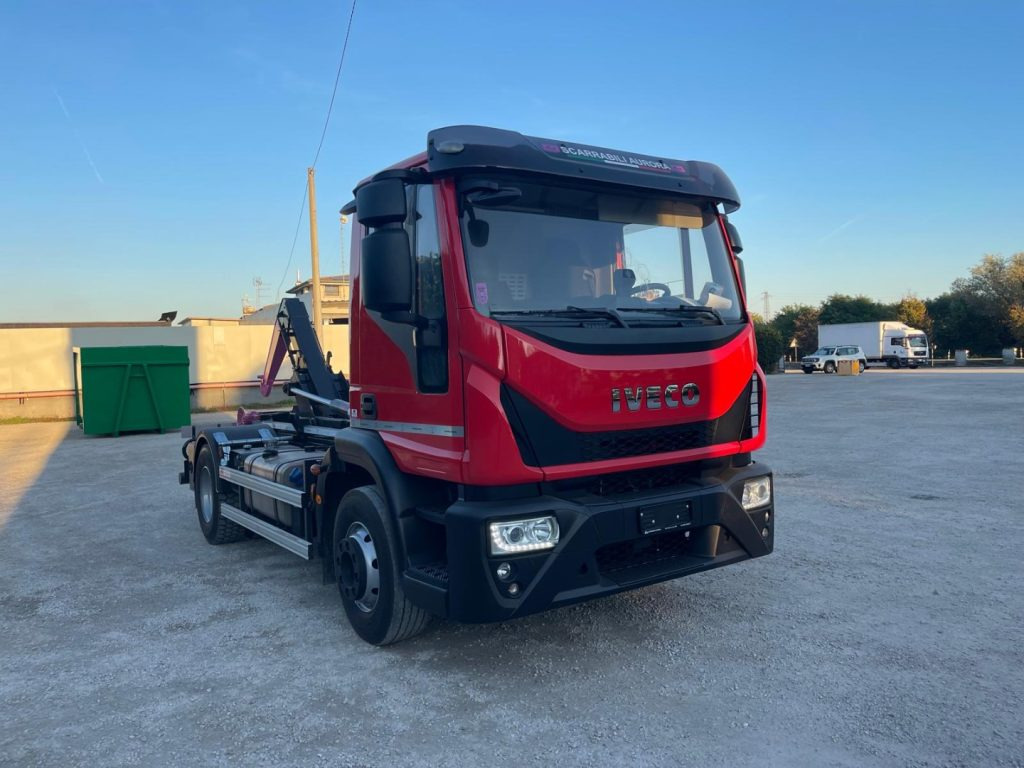 IVECO EUROCARGO 160E32 CON SCARRABILE NUOVO - Гаковий мультиліфт вантажівка: фото 3 IVECO EUROCARGO 160E32 CON SCARRABILE NUOVO - Гаковий мультиліфт вантажівка: фото 3