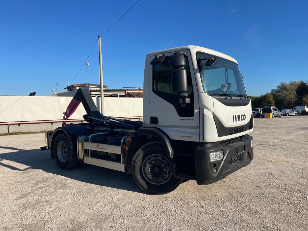IVECO EUROCARGO 180E25 CON SCARRABILE NUOVO - Гаковий мультиліфт вантажівка: фото 2 IVECO EUROCARGO 180E25 CON SCARRABILE NUOVO - Гаковий мультиліфт вантажівка: фото 2