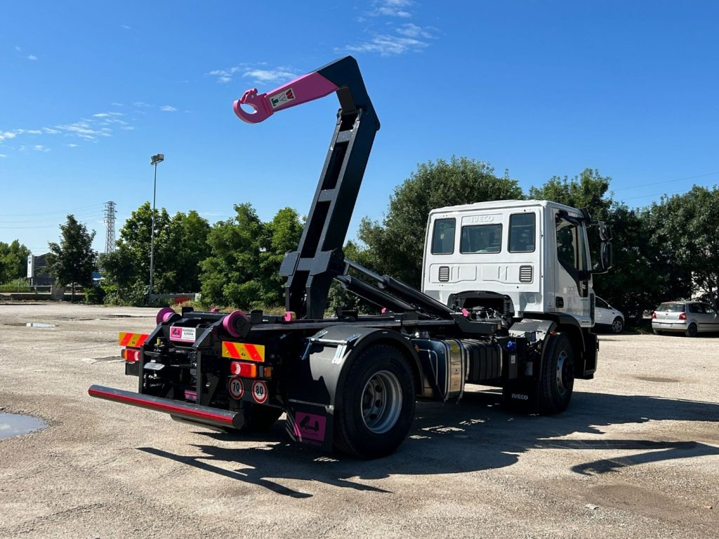 IVECO EUROCARGO 180E32K NUOVO SCARRABILE - Гаковий мультиліфт вантажівка: фото 5 IVECO EUROCARGO 180E32K NUOVO SCARRABILE - Гаковий мультиліфт вантажівка: фото 5