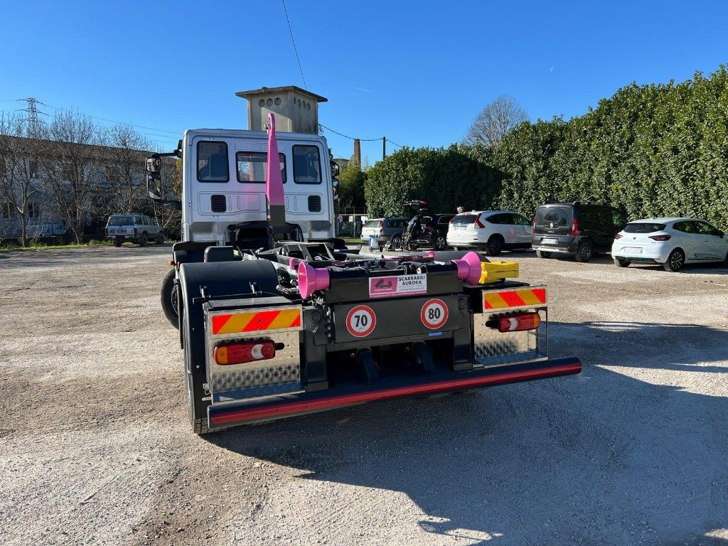 IVECO EUROCARGO 180EL28 SCARRABILE - Гаковий мультиліфт вантажівка: фото 5 IVECO EUROCARGO 180EL28 SCARRABILE - Гаковий мультиліфт вантажівка: фото 5
