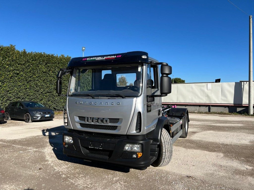IVECO EUROCARGO 180EL28 SCARRABILE - Гаковий мультиліфт вантажівка: фото 2 IVECO EUROCARGO 180EL28 SCARRABILE - Гаковий мультиліфт вантажівка: фото 2