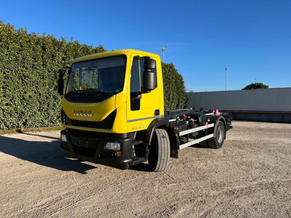 IVECO EUROCARGO 180EL28 SCARRABILE - Гаковий мультиліфт вантажівка: фото 2 IVECO EUROCARGO 180EL28 SCARRABILE - Гаковий мультиліфт вантажівка: фото 2