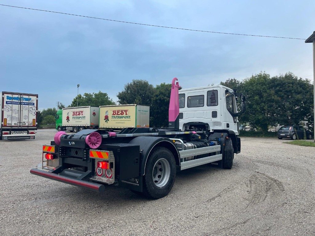 IVECO EUROCARGO 180K32 SCARRABILE NUOVO - Гаковий мультиліфт вантажівка: фото 4 IVECO EUROCARGO 180K32 SCARRABILE NUOVO - Гаковий мультиліфт вантажівка: фото 4