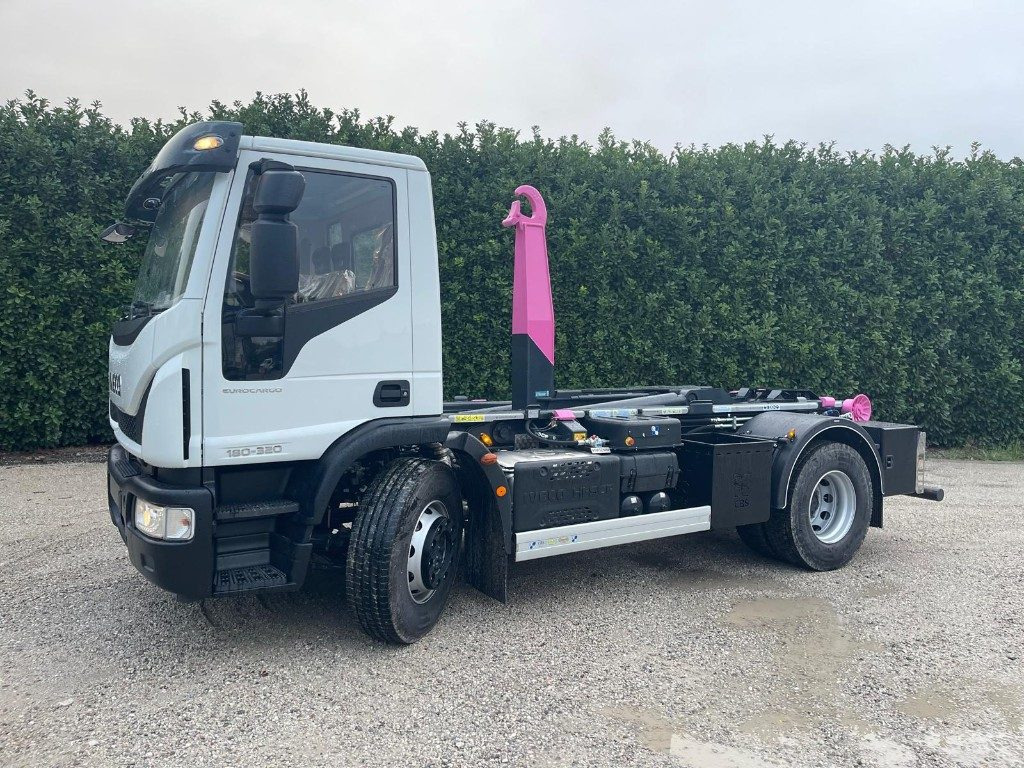 IVECO EUROCARGO 180K32 SCARRABILE NUOVO - Гаковий мультиліфт вантажівка: фото 2 IVECO EUROCARGO 180K32 SCARRABILE NUOVO - Гаковий мультиліфт вантажівка: фото 2