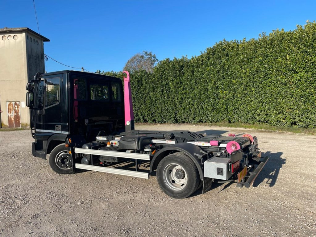 IVECO EUROCARGO 75E18 CON SCARRABILE NUOVO - Гаковий мультиліфт вантажівка: фото 4 IVECO EUROCARGO 75E18 CON SCARRABILE NUOVO - Гаковий мультиліфт вантажівка: фото 4