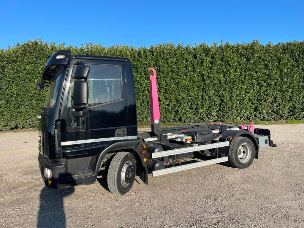 IVECO EUROCARGO 75E18 CON SCARRABILE NUOVO - Гаковий мультиліфт вантажівка: фото 3 IVECO EUROCARGO 75E18 CON SCARRABILE NUOVO - Гаковий мультиліфт вантажівка: фото 3