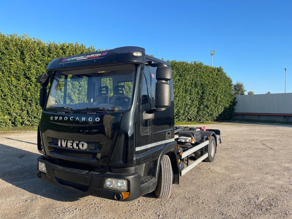 IVECO EUROCARGO 75E18 CON SCARRABILE NUOVO - Гаковий мультиліфт вантажівка: фото 2 IVECO EUROCARGO 75E18 CON SCARRABILE NUOVO - Гаковий мультиліфт вантажівка: фото 2