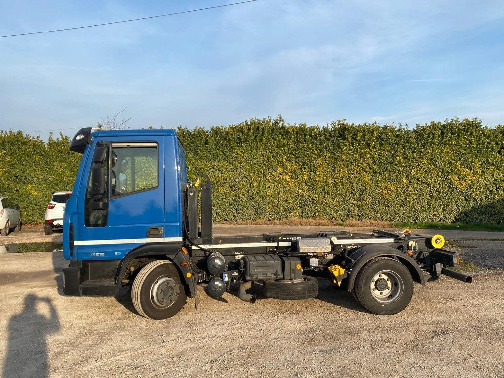 IVECO EUROCARGO 75E18 SCARRABILE - Гаковий мультиліфт вантажівка: фото 3 IVECO EUROCARGO 75E18 SCARRABILE - Гаковий мультиліфт вантажівка: фото 3