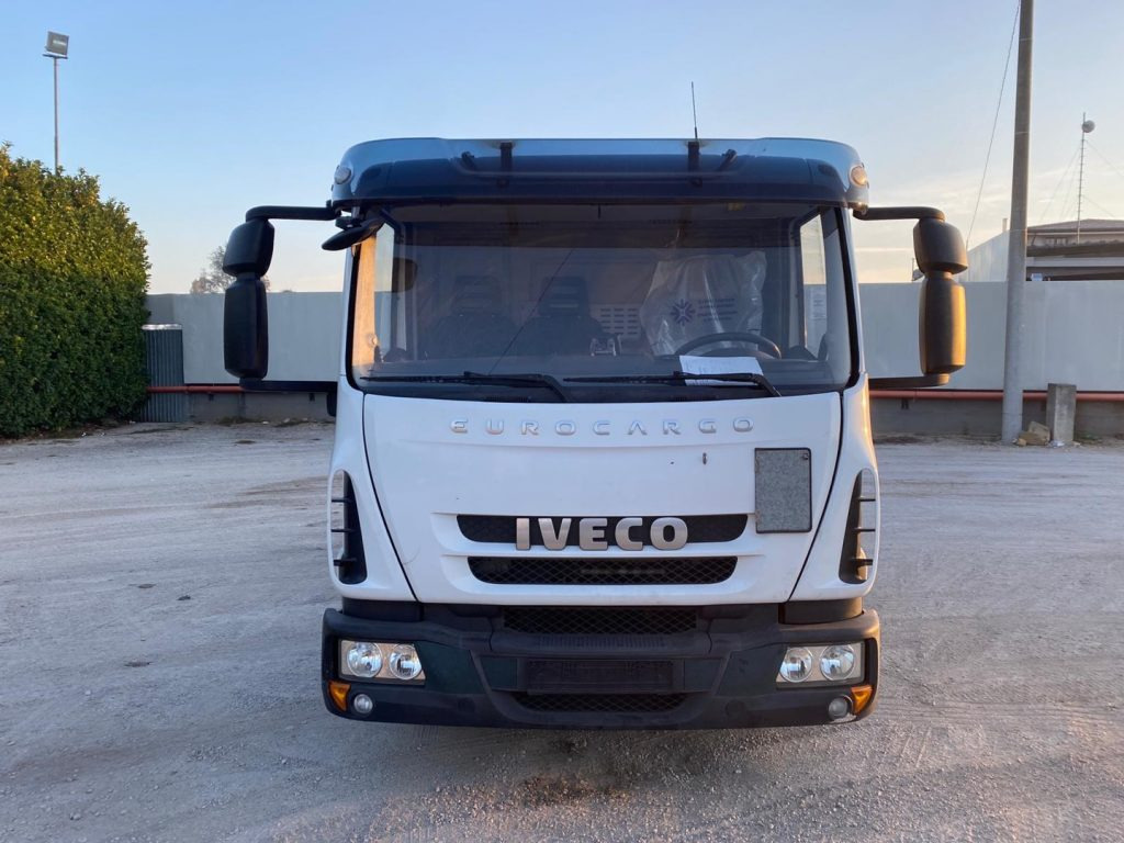 IVECO EUROCARGO 80 E18 CON IMPIANTO SCARRABILE NUO - Гаковий мультиліфт вантажівка: фото 4 IVECO EUROCARGO 80 E18 CON IMPIANTO SCARRABILE NUO - Гаковий мультиліфт вантажівка: фото 4