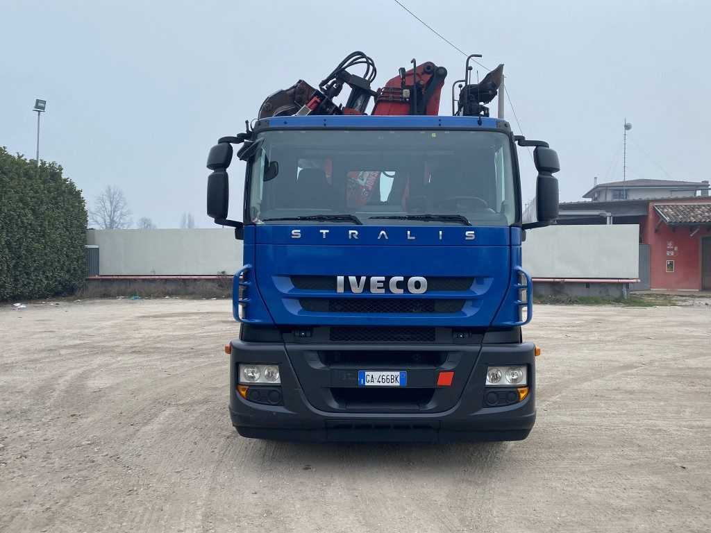 IVECO STRALIS 260.450 SCARRABILE CON GRU - Гаковий мультиліфт вантажівка, Вантажівка з маніпулятором: фото 2 IVECO STRALIS 260.450 SCARRABILE CON GRU - Гаковий мультиліфт вантажівка, Вантажівка з маніпулятором: фото 2