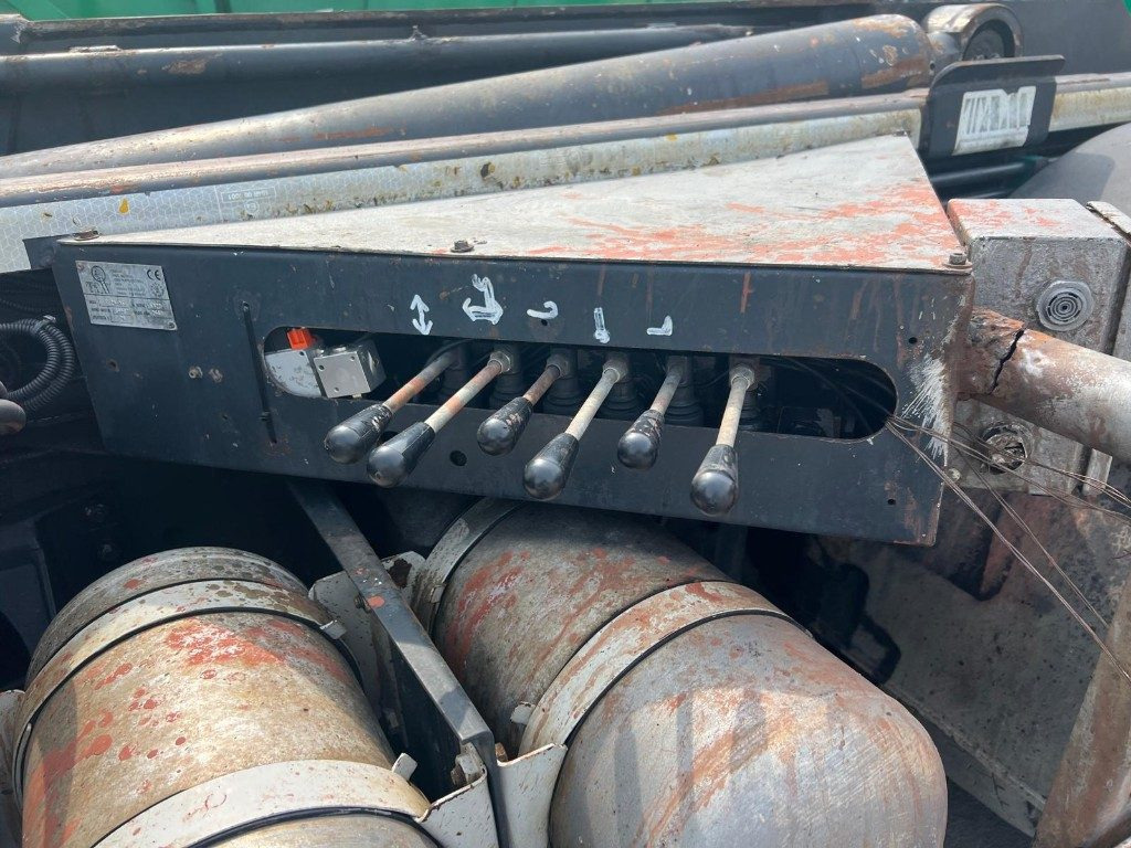 IVECO STRALIS AS260S 50Y SCARRABILE - Гаковий мультиліфт вантажівка: фото 5 IVECO STRALIS AS260S 50Y SCARRABILE - Гаковий мультиліфт вантажівка: фото 5