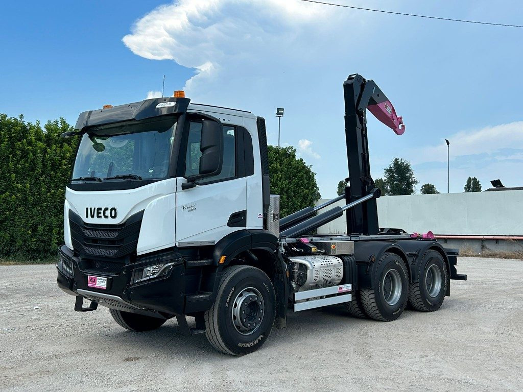 IVECO TRAKKER T-WAY AD380T NUOVO SCARRABILE - Гаковий мультиліфт вантажівка: фото 1 IVECO TRAKKER T-WAY AD380T NUOVO SCARRABILE - Гаковий мультиліфт вантажівка: фото 1