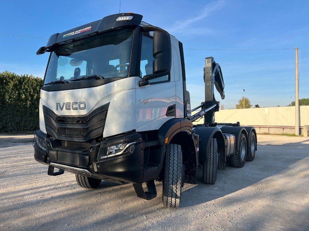 IVECO TRAKKER T-WAY AD500 NUOVO SCARRABILE - Гаковий мультиліфт вантажівка: фото 1 IVECO TRAKKER T-WAY AD500 NUOVO SCARRABILE - Гаковий мультиліфт вантажівка: фото 1