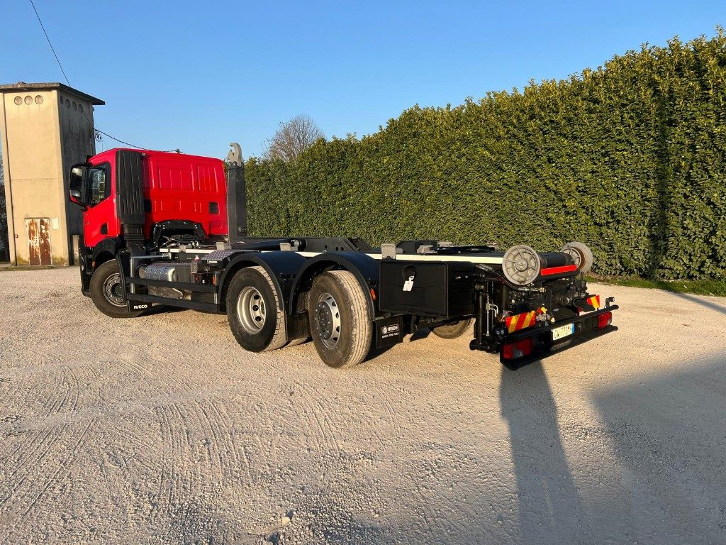 IVECO X-WAY AD260 NUOVO TARGATO SCARRABILE - Гаковий мультиліфт вантажівка: фото 3 IVECO X-WAY AD260 NUOVO TARGATO SCARRABILE - Гаковий мультиліфт вантажівка: фото 3