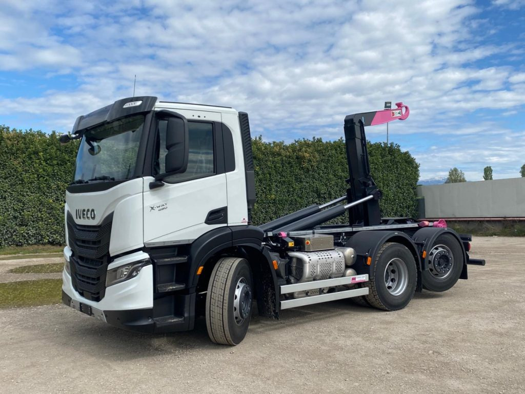 IVECO X-WAY AD280X48Y NUOVO SCARRABILE PASSO 3120 - Гаковий мультиліфт вантажівка: фото 1 IVECO X-WAY AD280X48Y NUOVO SCARRABILE PASSO 3120 - Гаковий мультиліфт вантажівка: фото 1